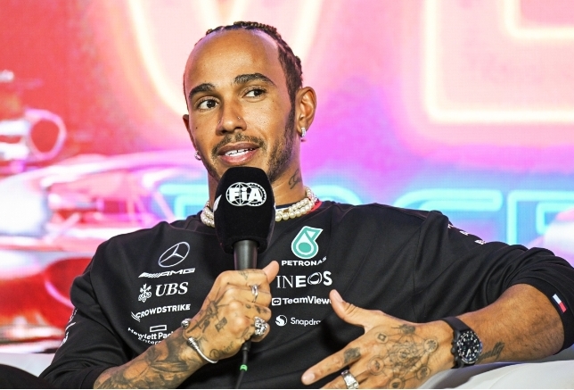 Hamilton reveals rare positive during Mercedes ‘dark struggles’