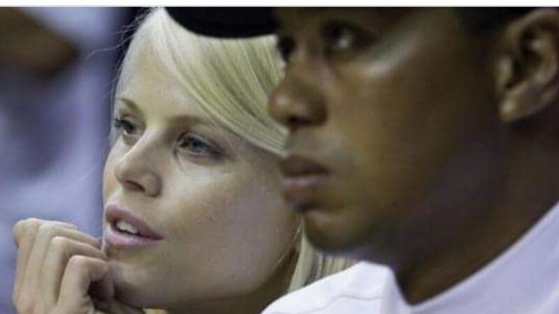 There are signs that Tiger Woods and Elin Nordegren could be reuniting.