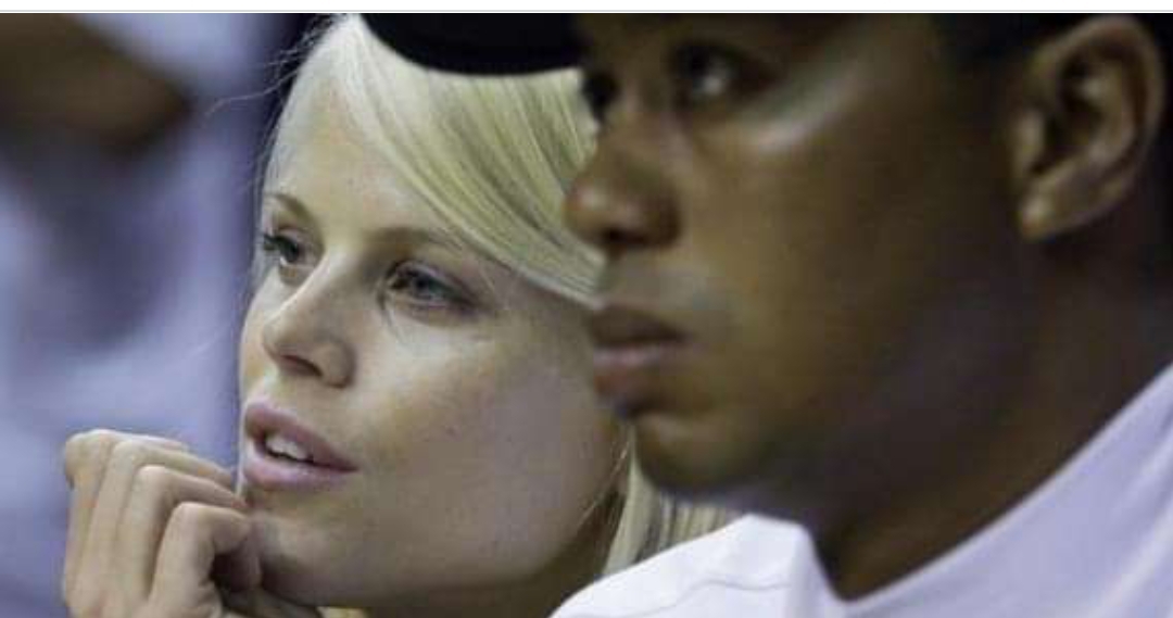 There are signs that Tiger Woods and Elin Nordegren could be reuniting.