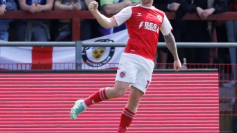 Phil Parkinson will have his hands full” – Pundit reacts as Wrexham complete Jack Marriott signing