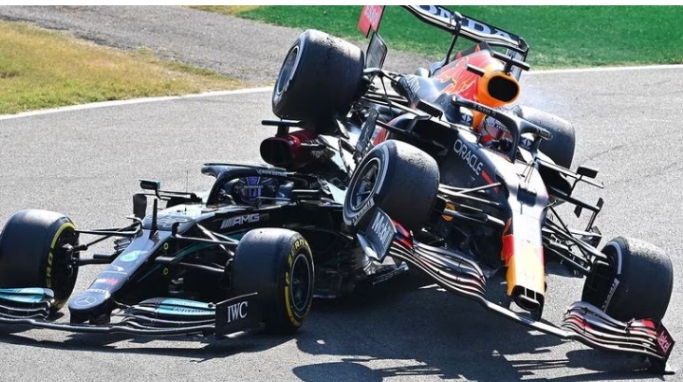 Max verstappen involved in a brutal accident