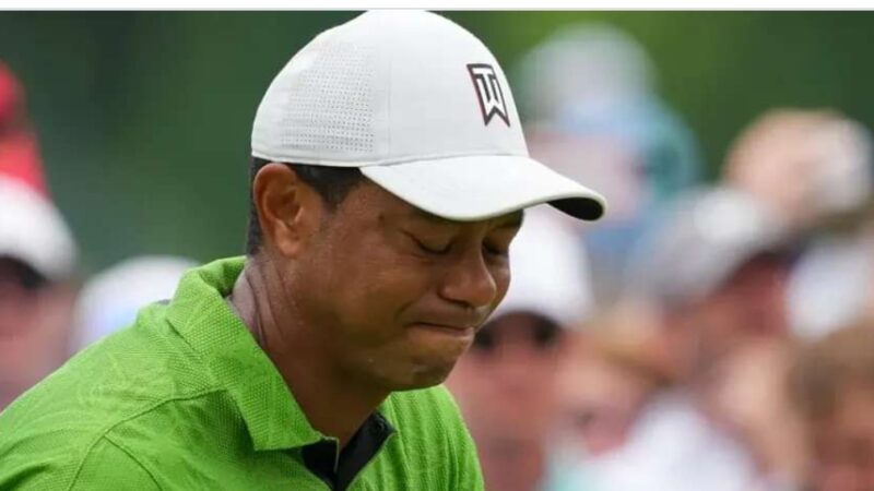 tiger woods weeps after receiving a little note…..