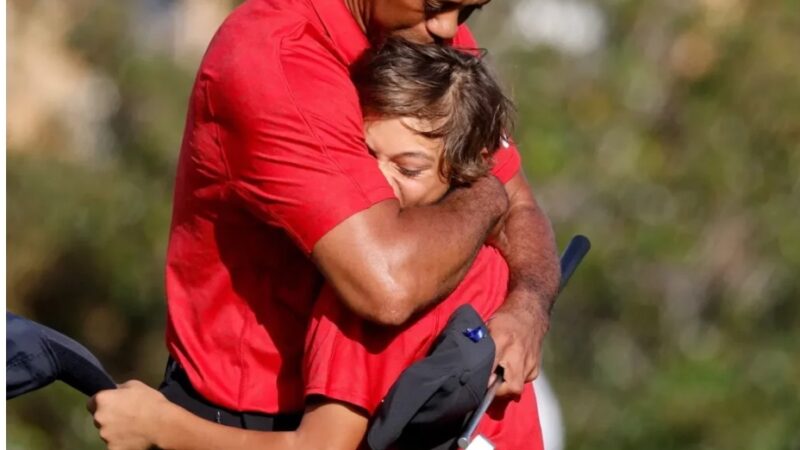 Report: After reading his son’s birthday message, Tiger Woods weeps 