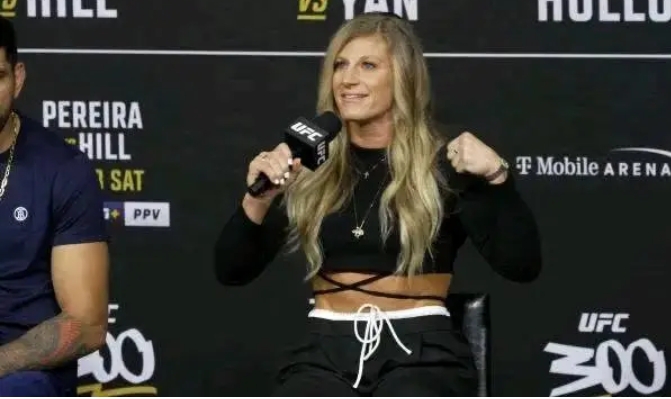 🚨 Kayla Harrison was left disgusted with the UFC fans at her first Q&A in Miami after one fan asked Arman Tsarukyan an in inappropriate question directed at her: Question Below 👇