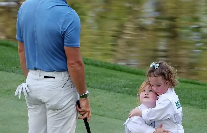 Rory’s daughter, Poppy, with her friend Ivy Lowry at last year’s Par 3 Contest. 💛