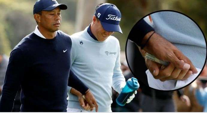 Evidence proves that tiger woods was handing over a bribe for him to perform poorly. Full evidence in comment 👇👇👇