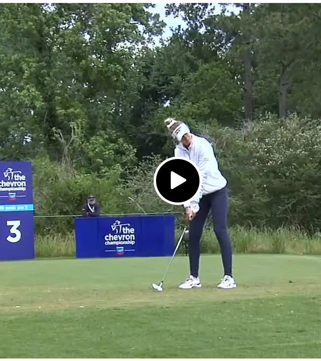 Leading by one and firing at pins 🔥  Nelly Korda is looking to make history at The Chevron Championship Full video below 👇👇