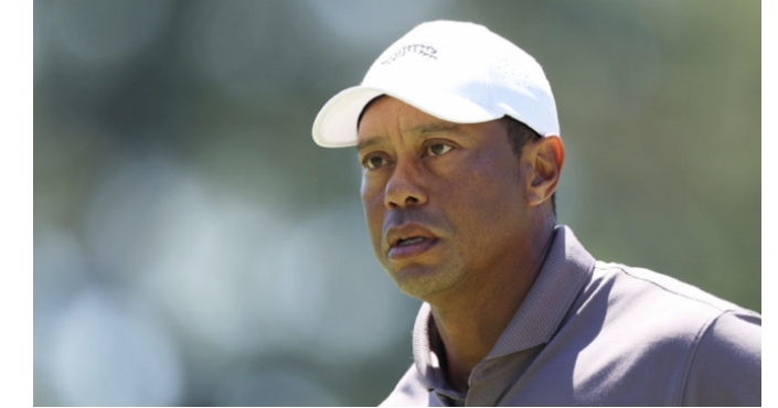 Tiger Woods apparently knocks out a fan with an errant shot at the Masters