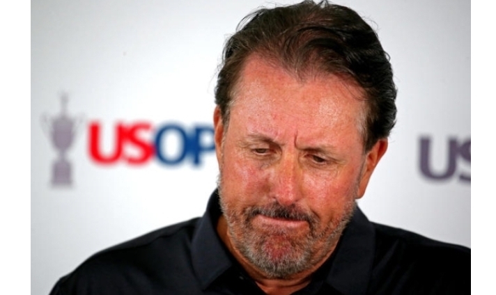 The golf world reacts to Phil Mickelson’s shocking news. See below for details