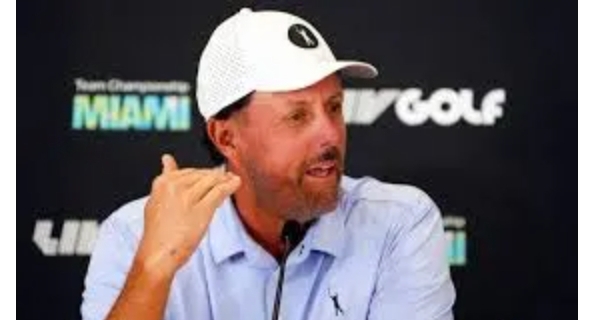 Mcllory is such a fôol” Phil Mickelson Sends brûtal message to Rory in response to Rory’s threatening message to Murrays mother over debt owed to him.