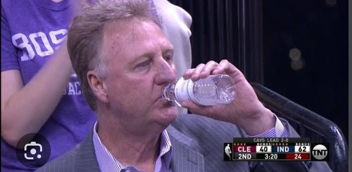 Larry Bird’s in tears 😭😭 after receiving a death of his….