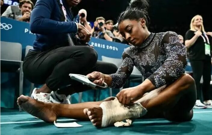 The public believes it’s a “SMART” PLAN.  What happened with Simone Biles’ leg during her performance Full story below 