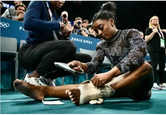 The public believes it’s a “SMART” PLAN.  What happened with Simone Biles’ leg during her performance Full story below 