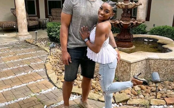 Congratulations as Simone Biles  received a $20M mansion given to her and  her husband Jonathan Owens on their special day with an heart breaking massage from the adopted…… full story below 👇 👇