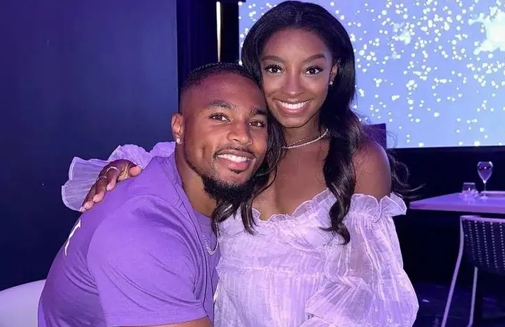 Simone Biles’ Husband Jonathan Owens Kisse Wife as She Becomes the Most Decorated U.S. Gymnast in Olympic History