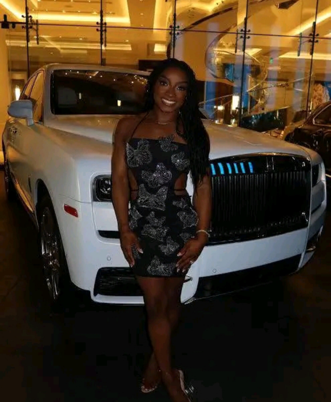 BREAKING NEWS: Congratulations ♥️ to Simone Biles as she has been gifted a brand new rolls Royce 2024 model by a famous celebrity to celebrate her .. …..see more 👇👇