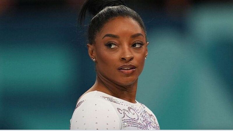 Simone Biles’ birth mom is looking to reconnect with her daughter and have a sit down with her to apologize for the mishaps early in her life.