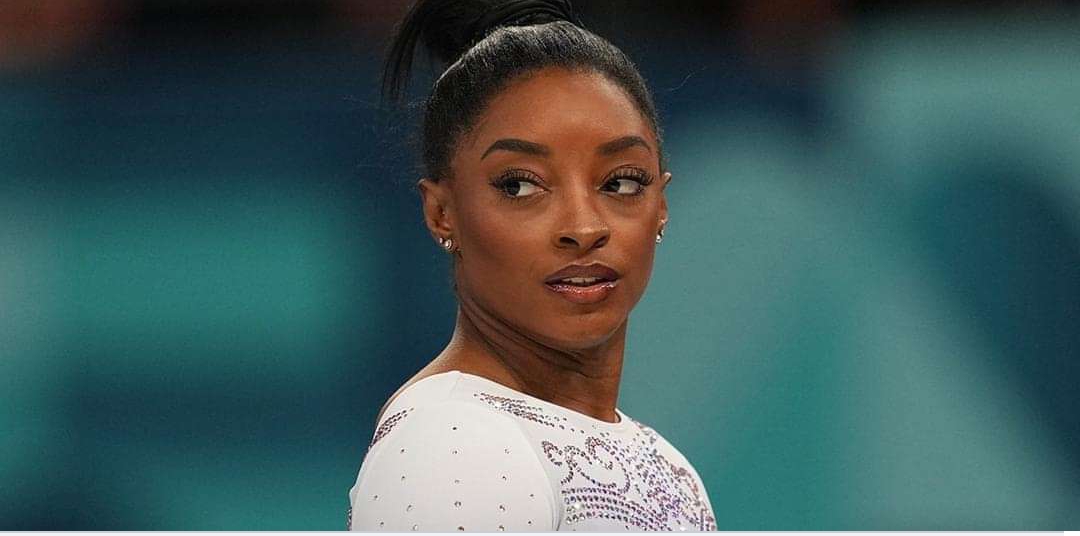 Simone Biles’ birth mom is looking to reconnect with her daughter and have a sit down with her to apologize for the mishaps early in her life.