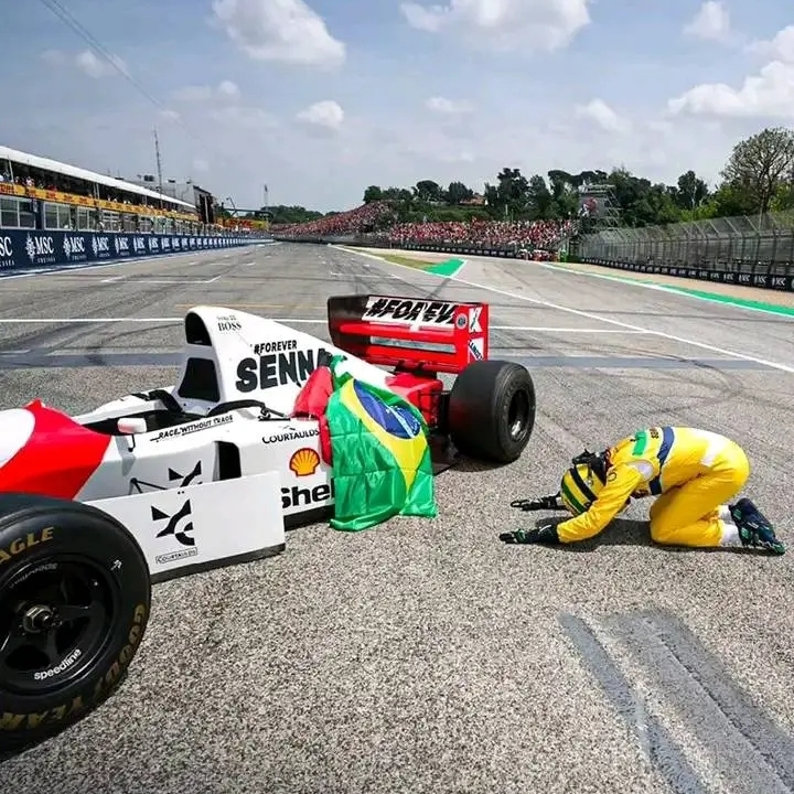 F1 2025; Sebastian Vettel bowing down to Ayrton Senna’s iconic McLaren MP4/8 at